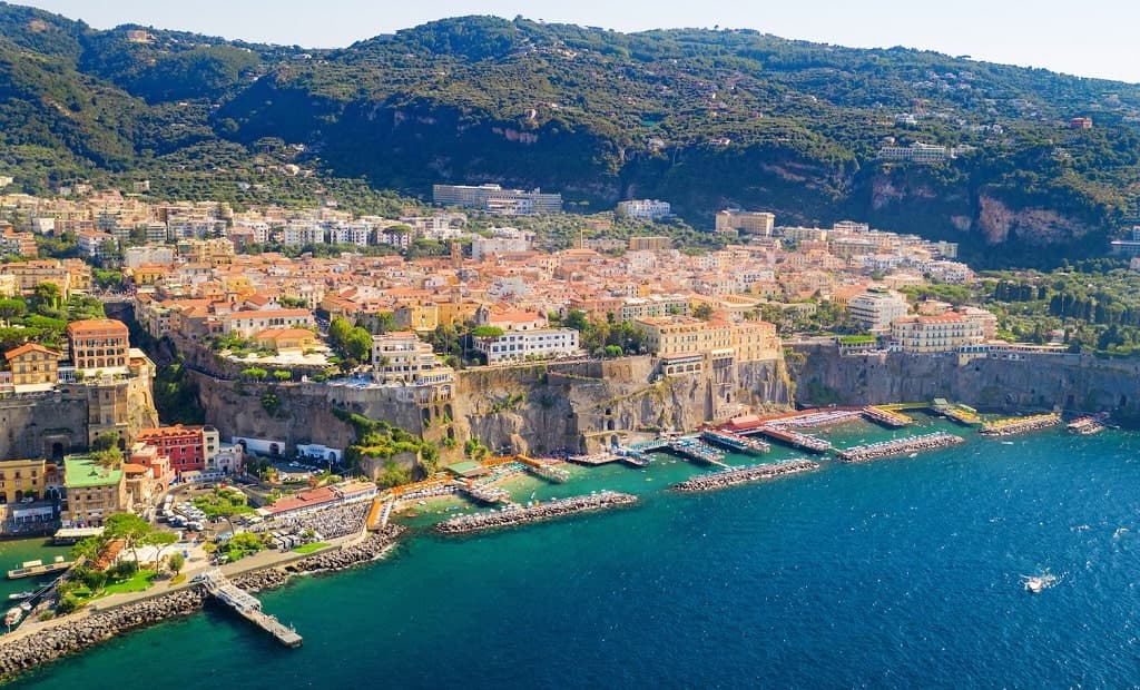 Sorrento coast cliffs and Bagni della Regina Giovanna
